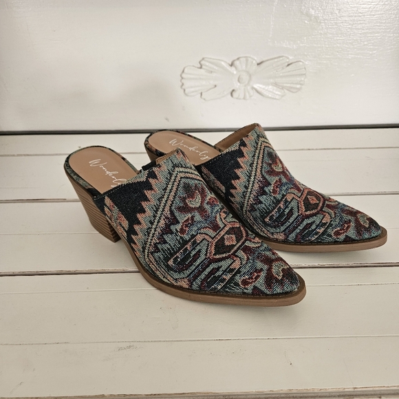 Wonderly Shoes - Wonderly Women’s Lasso Heeled Chic Fabric Mules Size 7M Slip On, Western